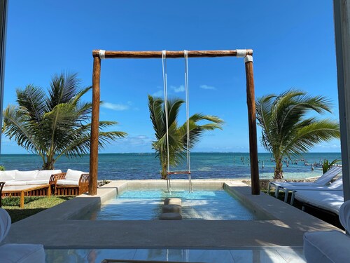 Beachfront Villa Luna: 2 Pools, tennis court, chef and 5-bedrooms w/ great views