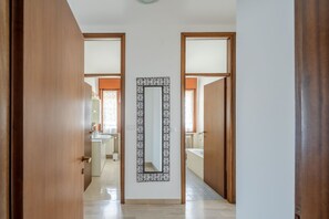 Unclassified image, 3 of 21, button