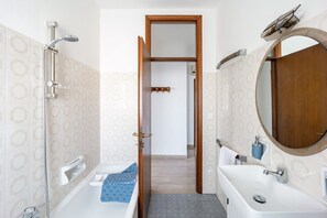Bruser, hårtørrer, bidet
