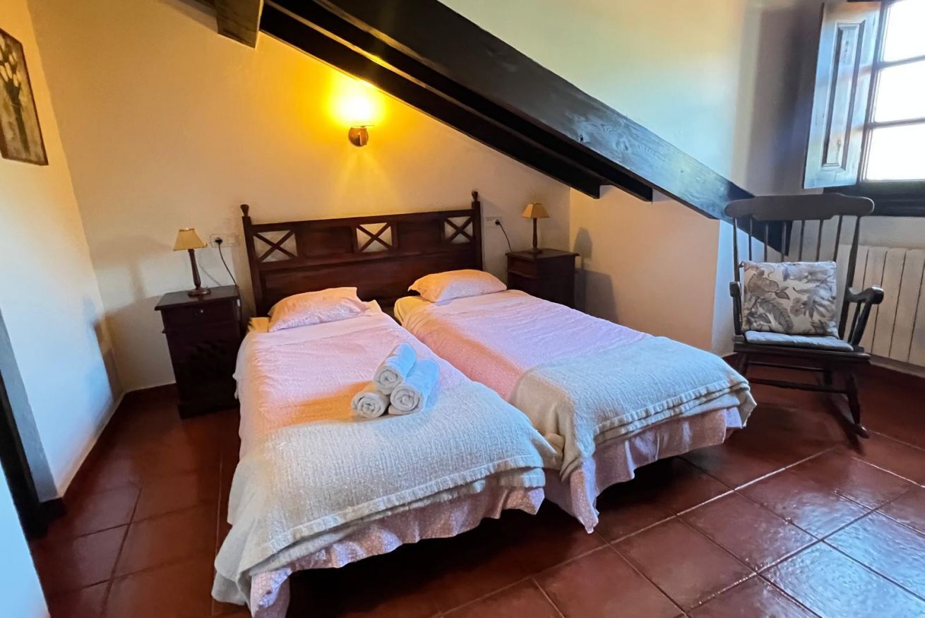 4 slaapkamers, een strijkplank/strijkijzer, gratis wifi, beddengoed