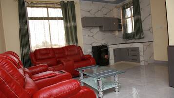 Twin Room, Balcony, Garden View | Living area