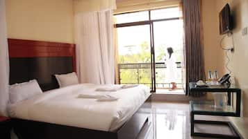 Dobbeltrom – deluxe, balkong, hageutsikt | Skrivebord, skrivebord for bærbar PC og wi-fi (inkludert)