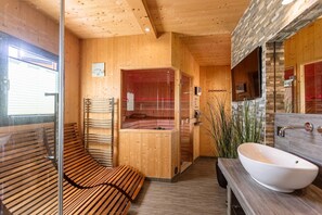 Spa - Spacious chalet with sauna (Sankt Georgen am Kresichberg)