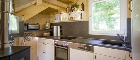 Kühlschrank, Mikrowelle, Ofen, Herdplatte