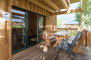 Outdoor dining - Inviting chalet with infrared sauna (Sankt Georgen am Kresichberg)