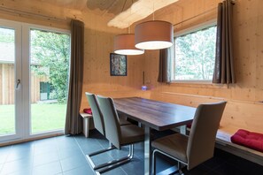 Dining - Inviting chalet with infrared sauna (Sankt Georgen am Kresichberg)