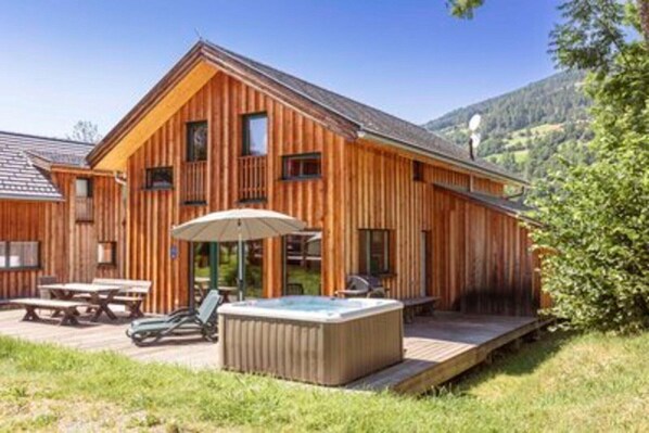 Terrace/patio - Charming chalet with whirlpool (Sankt Georgen am Kresichberg)