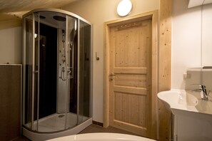 Shower, jetted bath, hair dryer
