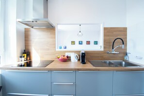 Micro-ondes, four, plaque de cuisson, lave-vaisselle