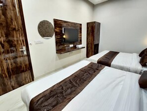 Family Quadruple Room - Hotel The Restu (Amritsar)