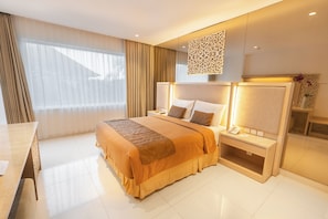 Minibar, desk, soundproofing, free WiFi