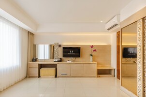 Quarto luxo | Frigobar, escrivaninha, quartos à prova de som, Wi-Fi de cortesia