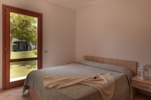 2 habitaciones, tabla de planchar con plancha y internet 