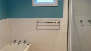 Douche, serviettes fournies