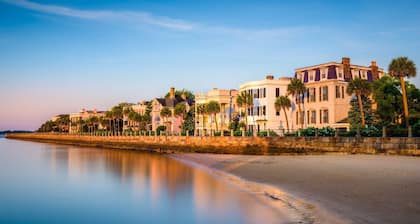 Stunning Lagoon Views. Short Walk to Beach. Newly Renovated Villa w/ Terrific Natural Light.