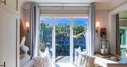 Stunning Lagoon Views. Short Walk to Beach. Newly Renovated Villa w/ Terrific Natural Light.