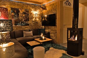 TV, fireplace, DVD player