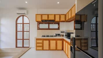 Deluxe Villa | Private kitchen | Full-size fridge, microwave, stovetop, electric kettle