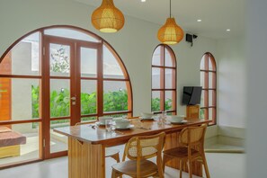 Deluxe Villa | Dining room - Amreta Villa by Betterplace (Canggu)