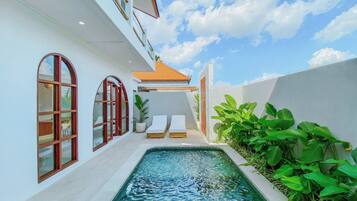 Outdoor pool, pool loungers