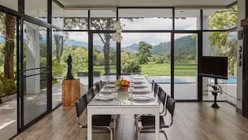 4 bedrooms, free WiFi, bed sheets