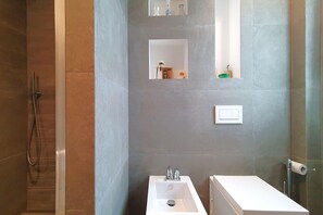 Douche, bidet