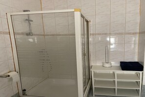 Shower, hair dryer - Terrace Apartment Saxony (Eilenburg)