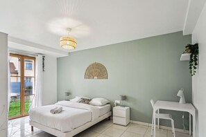 4 habitaciones, escritorio, tabla de planchar con plancha y wifi 