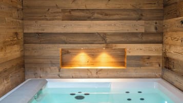 Chalet Deluxe, vista giardino | Una cassaforte in camera, tende oscuranti, Wi-Fi gratuito, lenzuola