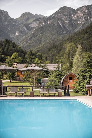 Outdoor pool, pool umbrellas, sun loungers