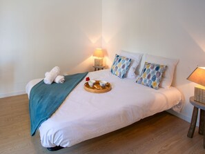 5 habitaciones, tabla de planchar con plancha y wifi