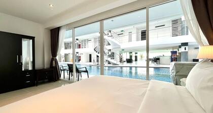 B12a – 2-Zimmer-Apartment mit Service und Poolzugang, Karon Beach