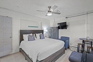 3 makuuhuonetta, silitysrauta/-lauta, ilmainen Wi-Fi, vuodevaatteet