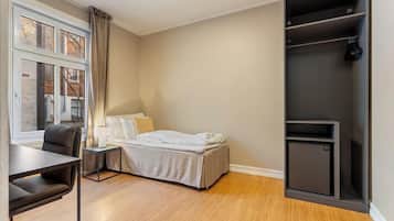 Economy enkelrum | Skrivbord, arbetsyta för laptop, gratis wi-fi och sÀngklÀder