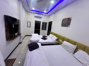 デラックス 4 人部屋 | WiFi (無料)