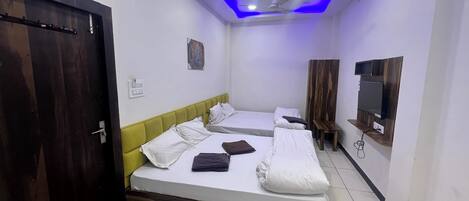 Deluxe Quadruple Room | Free WiFi