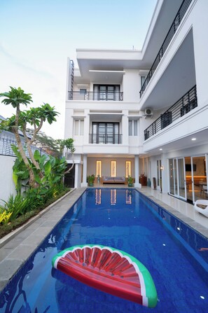 Indoor pool - D'Parama Villa (Jimbaran)