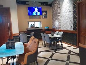Bar (on property) - MAZOLA DIAMOND HOTEL (Dar es Salaam)