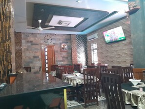 Restaurant - MAZOLA DIAMOND HOTEL (Dar es Salaam)