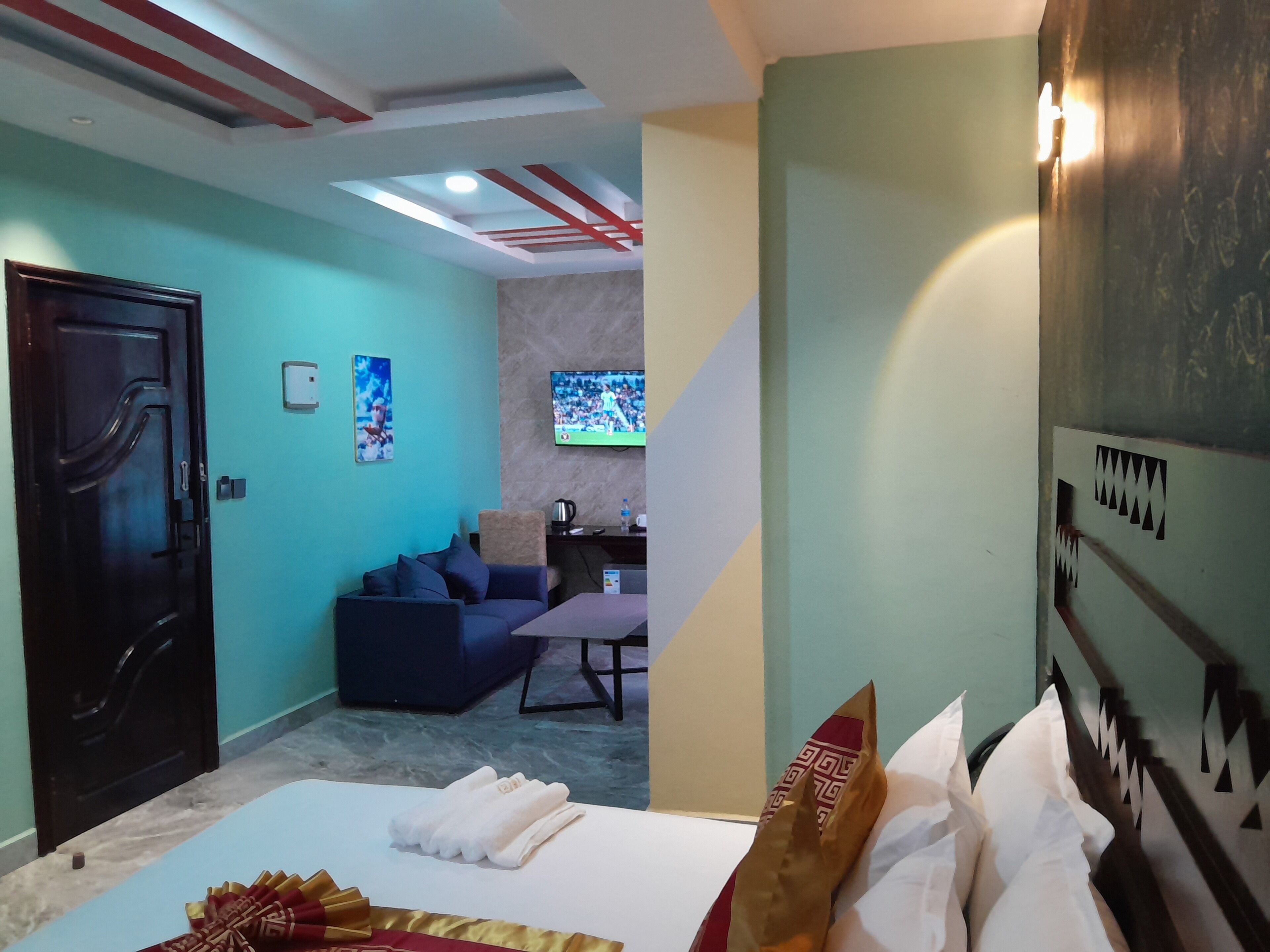 Executive Suite, Balcony, City View | Desk, laptop workspace, soundproofing, free WiFi