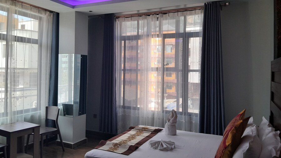 MAZOLA DIAMOND HOTEL