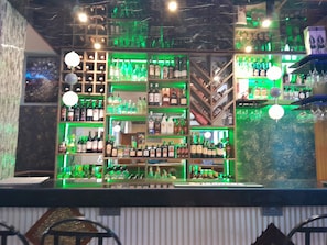 Bar (on property) - MAZOLA DIAMOND HOTEL (Dar es Salaam)