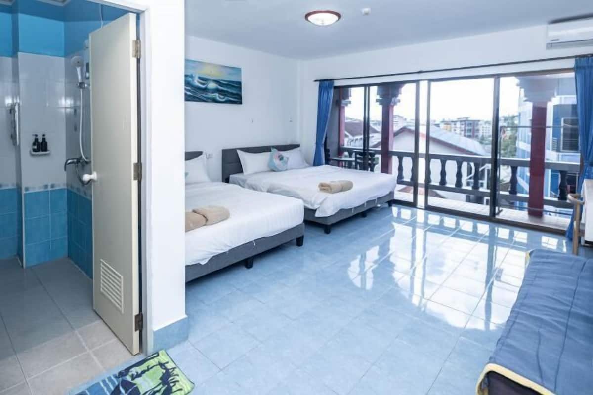 Edredones de plumas, caja fuerte, cortinas opacas y wifi gratis