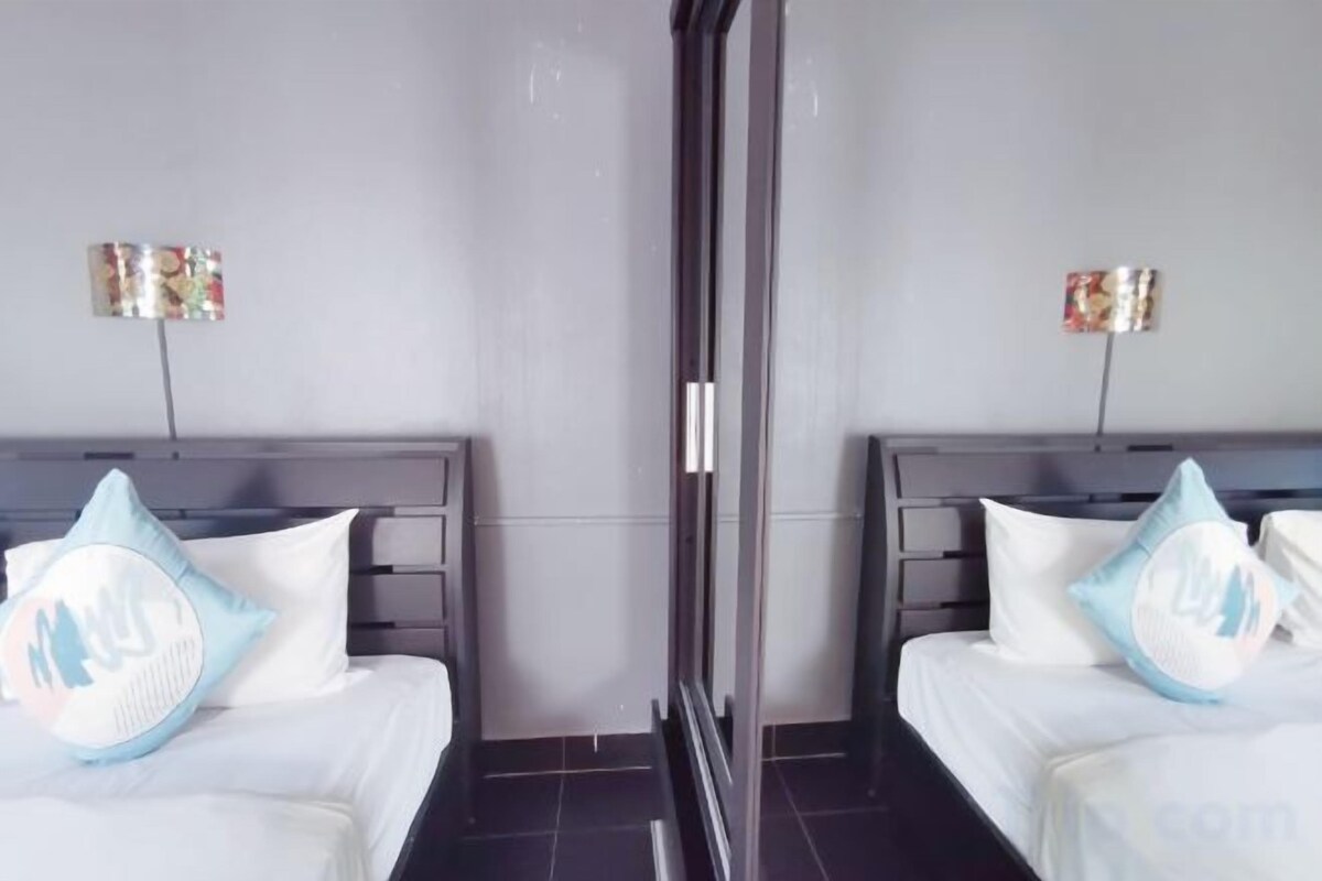 Down duvets, in-room safe, blackout curtains, free WiFi