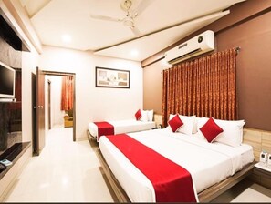 Superior Double Room, Patio, City View | 1 bedroom, desk, free WiFi