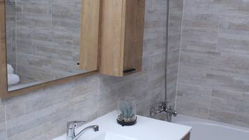 In-room safe, free WiFi