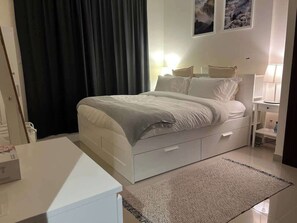 1 bedroom, desk, iron/ironing board, WiFi
