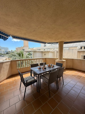 Apartament familiar, vistes al jardí | Terrassa o pati