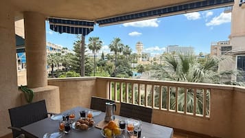 Family Apartment, Garden View | Terrace/patio