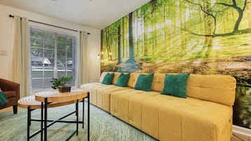 TV connectée, baby-foot, table de tennis de table, livres